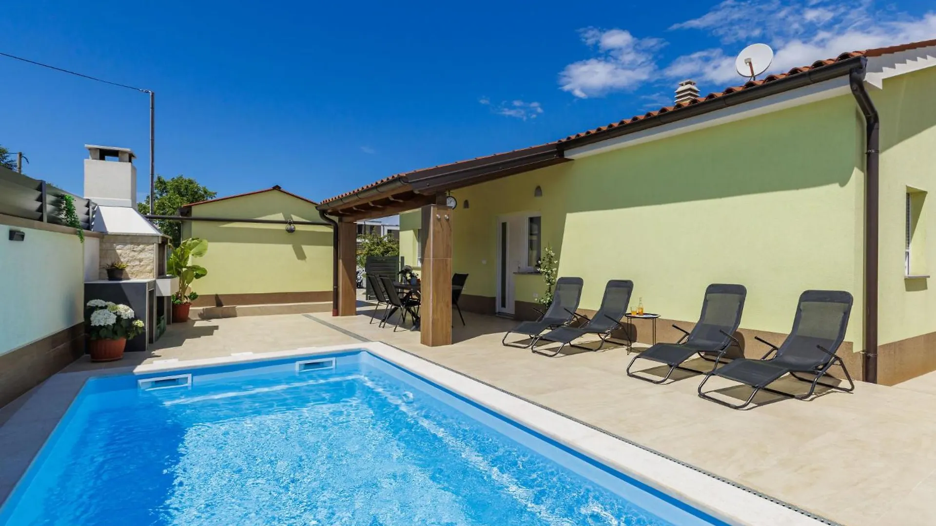פולה Holiday Home Laura By Interhome